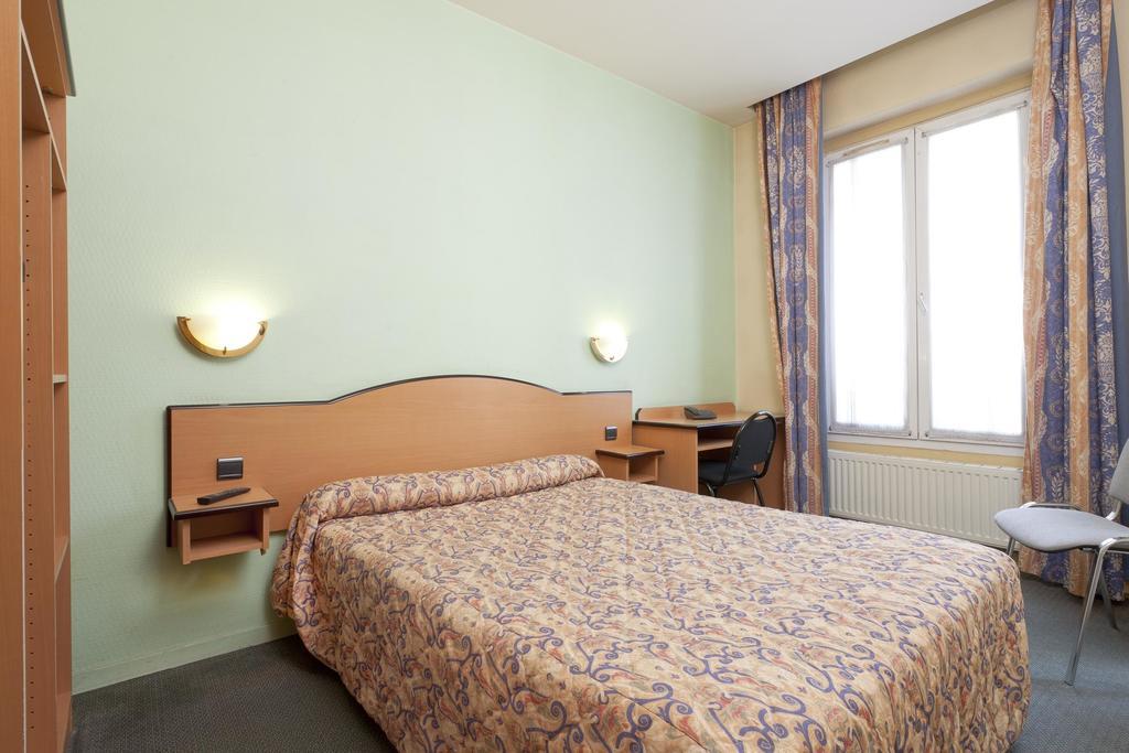 Ferney Republique * Paris