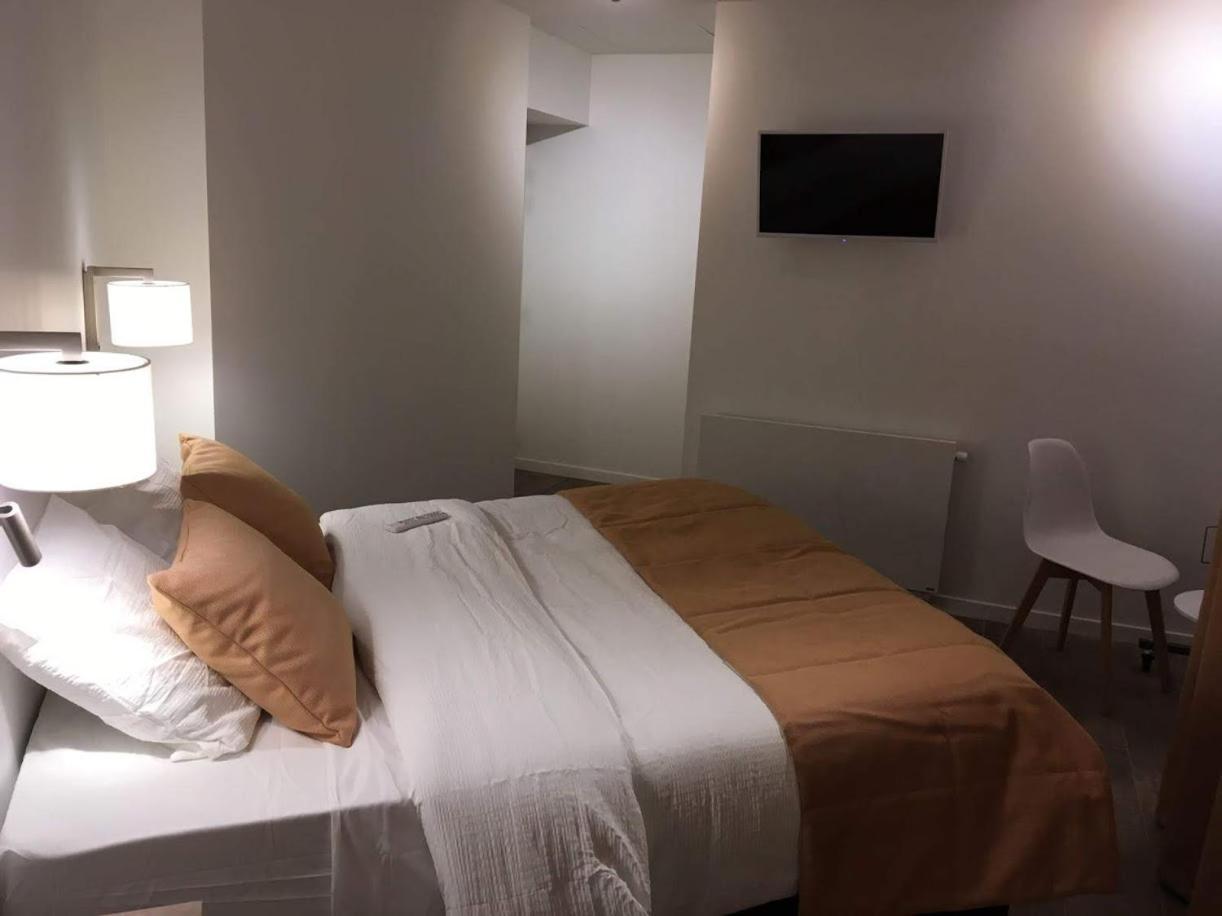 Hotel Ferney Republique *