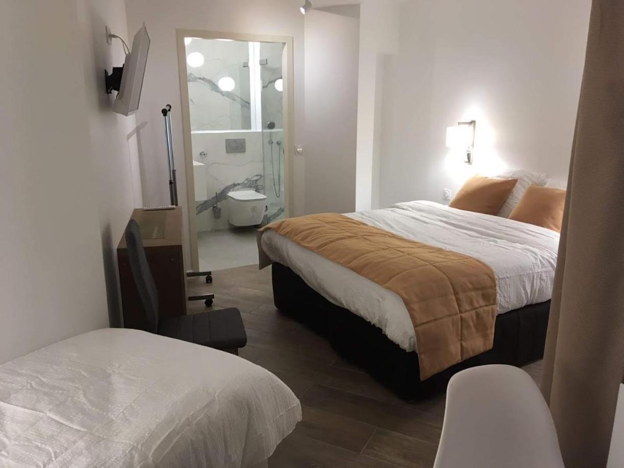 Hotel Ferney Republique Paris