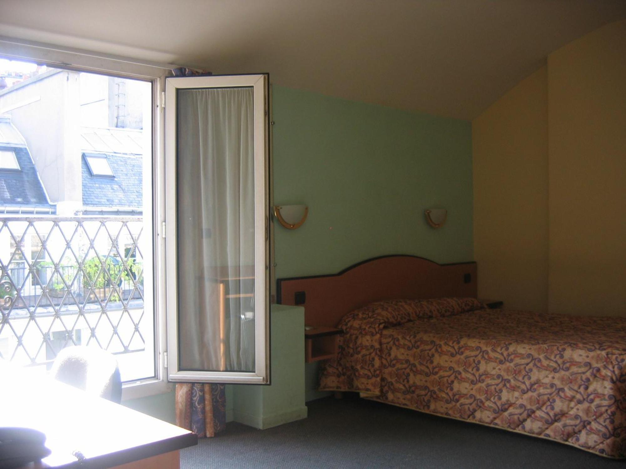 Hotel Ferney Republique *