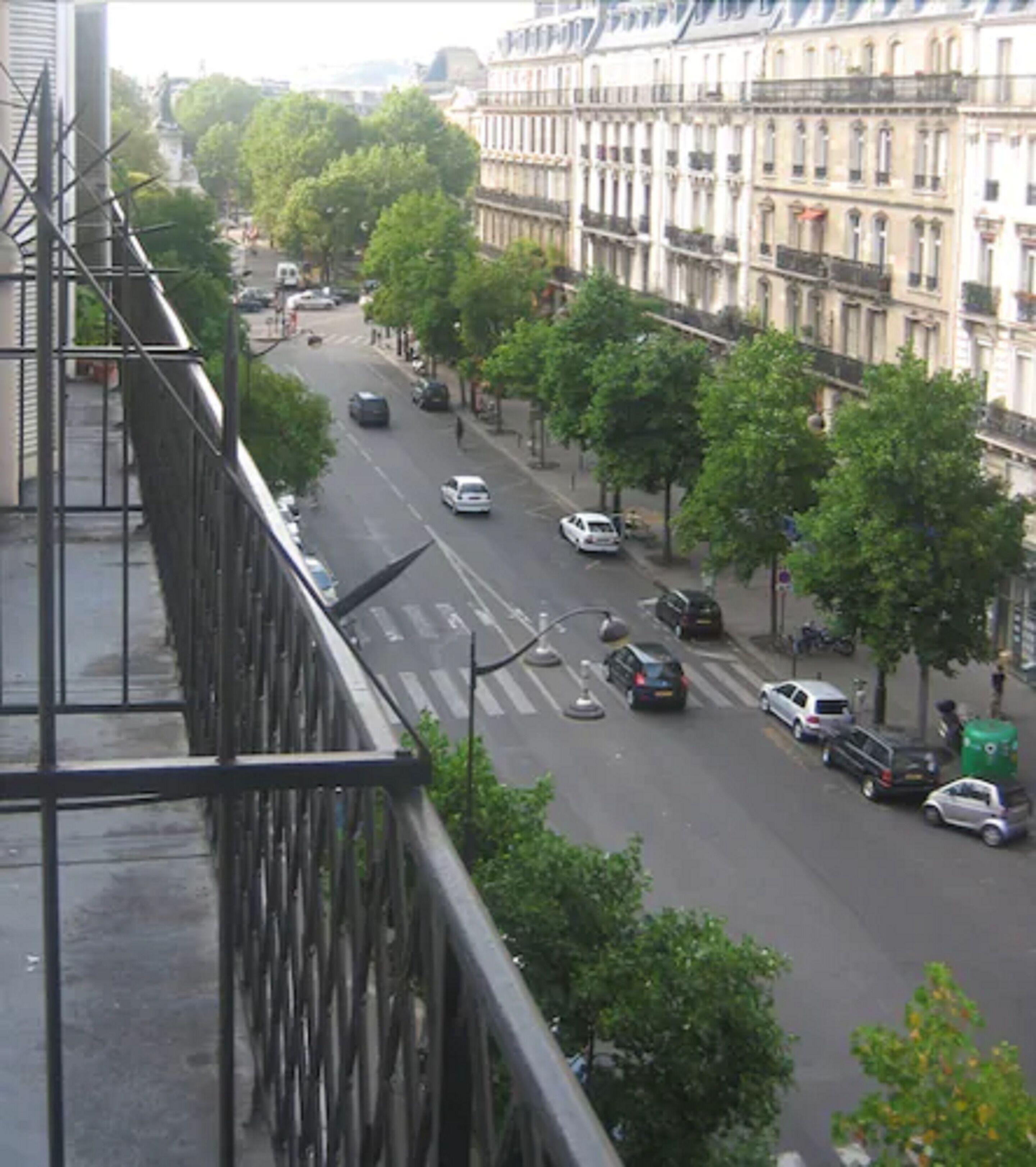 Ferney Republique Hotel