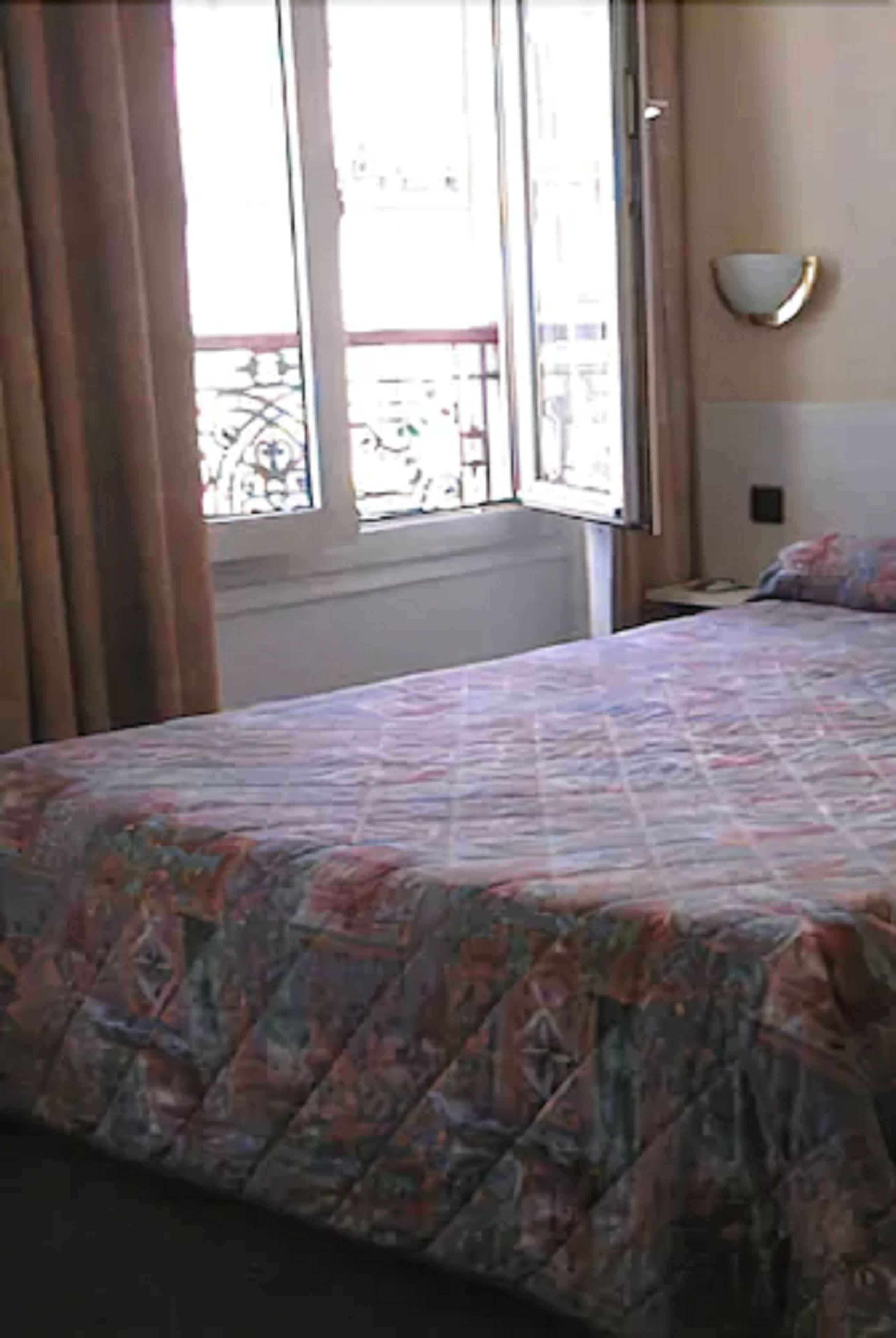 Hotel Ferney Republique *