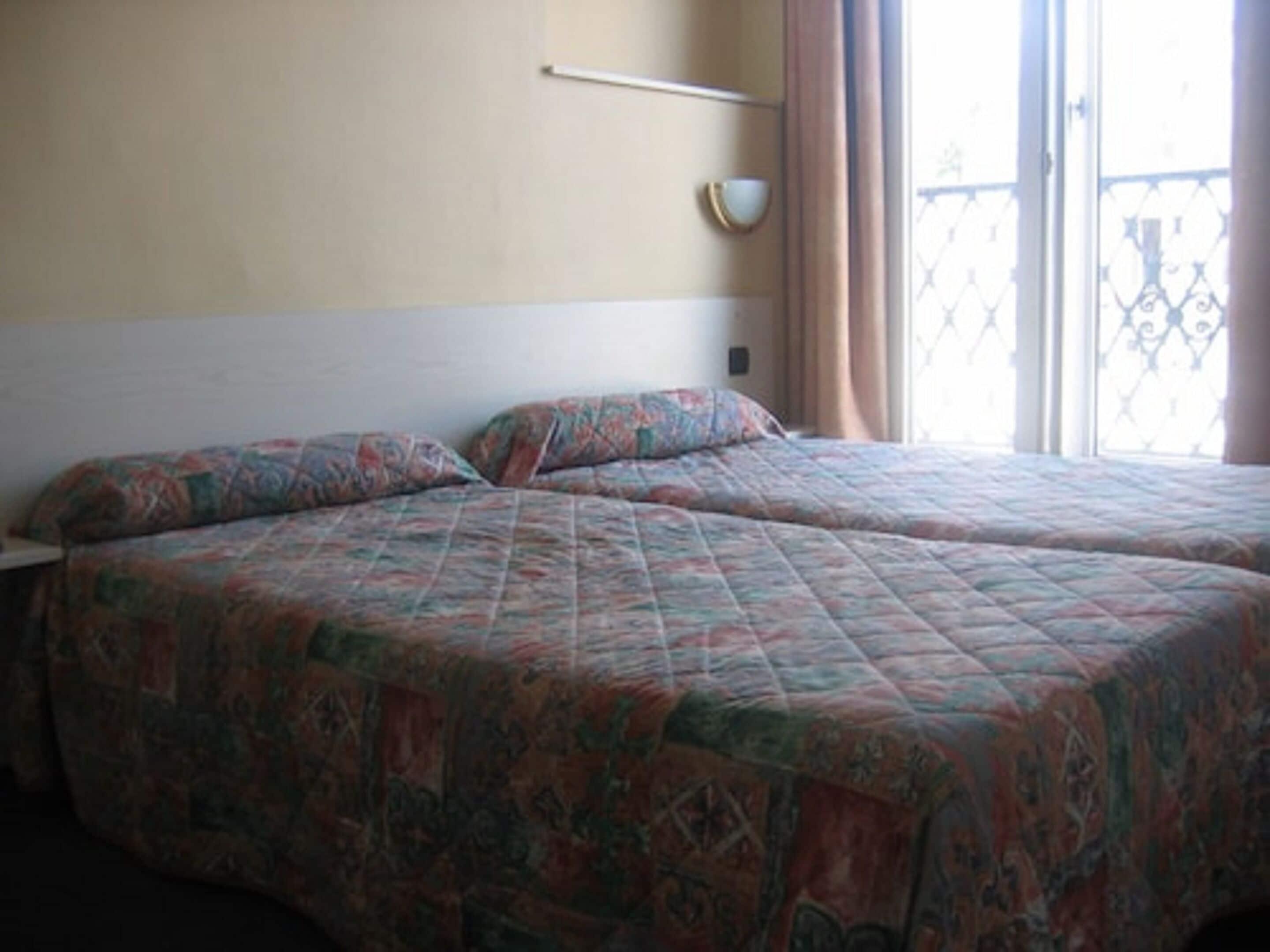 Hotel Ferney Republique *