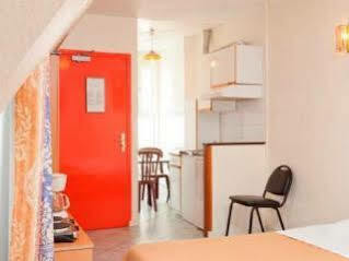 Hotel Ferney Republique Paris