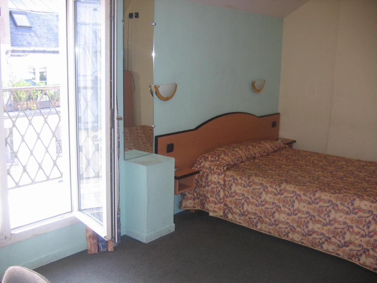 Hotel Ferney Republique Paris