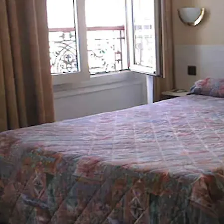 Hotel Ferney Republique *